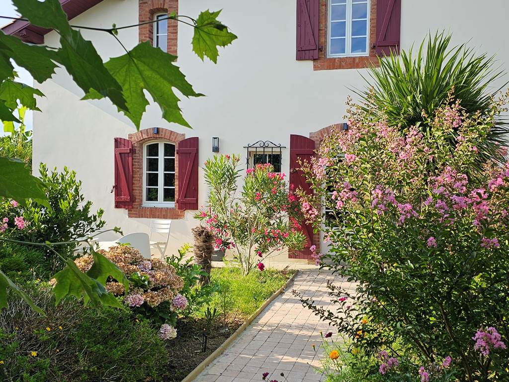 Entrée sud abaca colors hotel gay