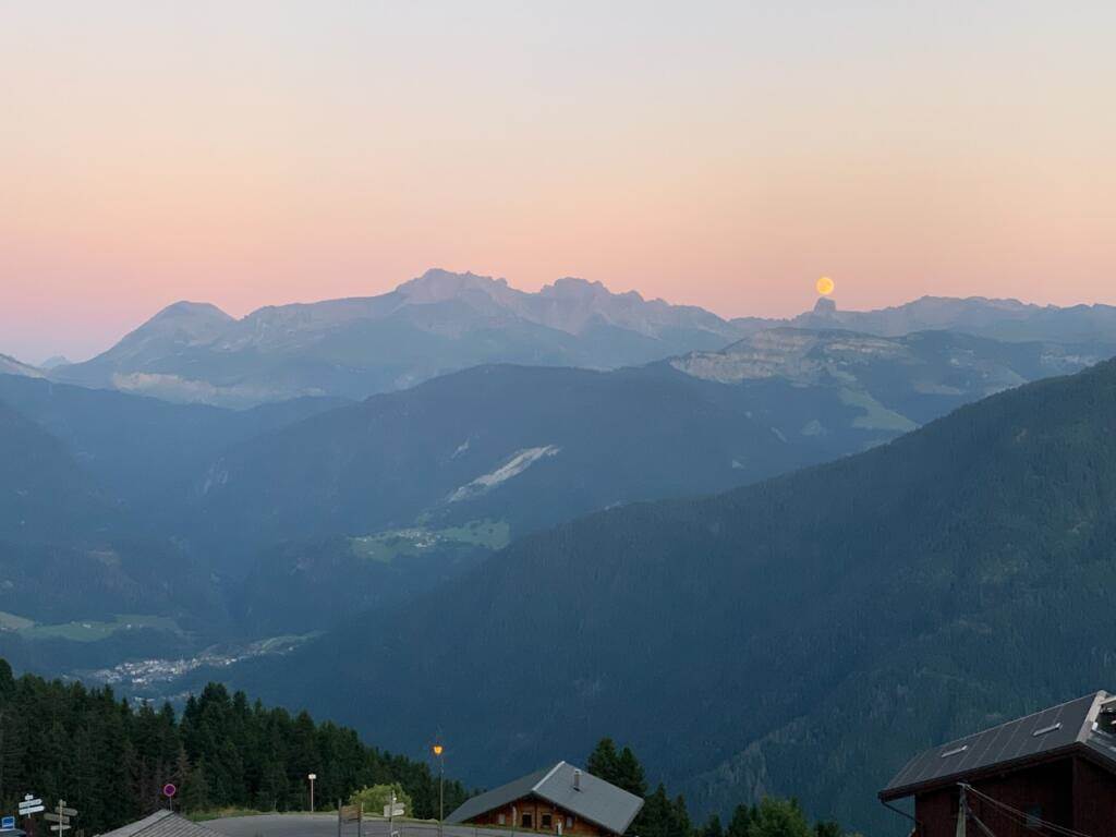 Lever de pleine lune sur la Pierra Menta