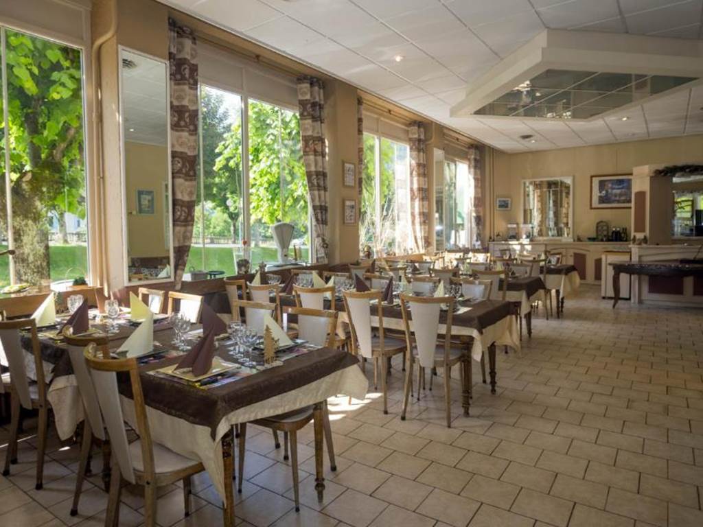 Au_Val_Dore_La_Bourboule_salle_restaurant