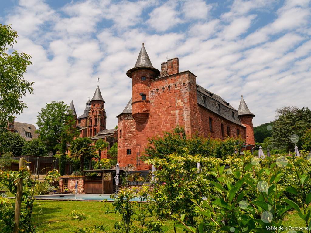Eglise-Saint-Pierre-et-Chateau-Vassinhac-Collonges-Manon-Sourzac.jpg.jpg-1200px