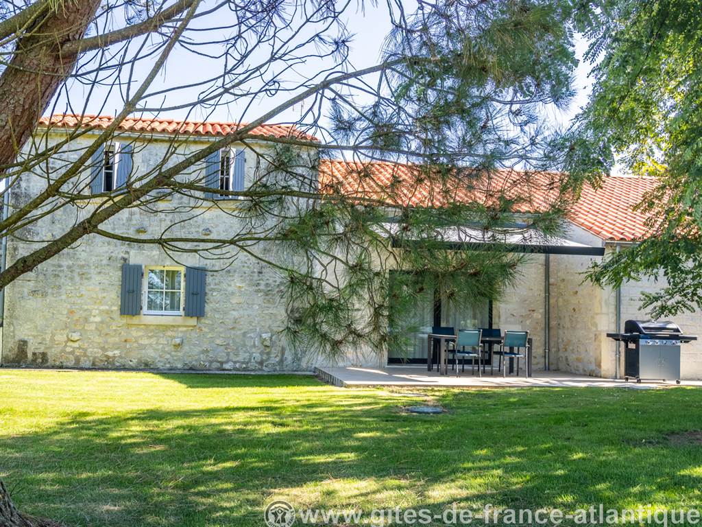 Gîte Garouille jardin arboré