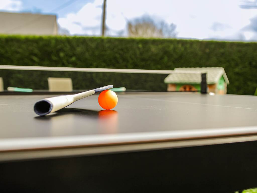 Une table de Ping Pong pour accompagner les nombreux jeux intérieurs et extérieurs