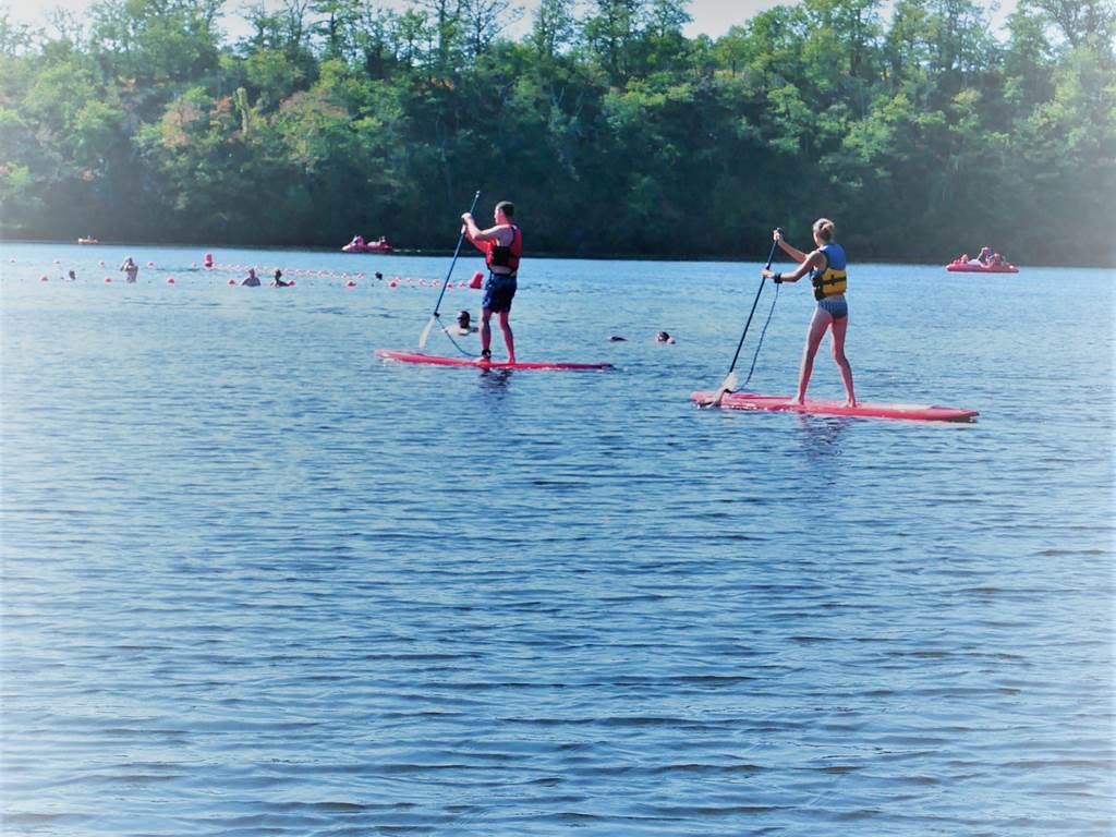 loisirs sur le lac (paddle, pédalos...)