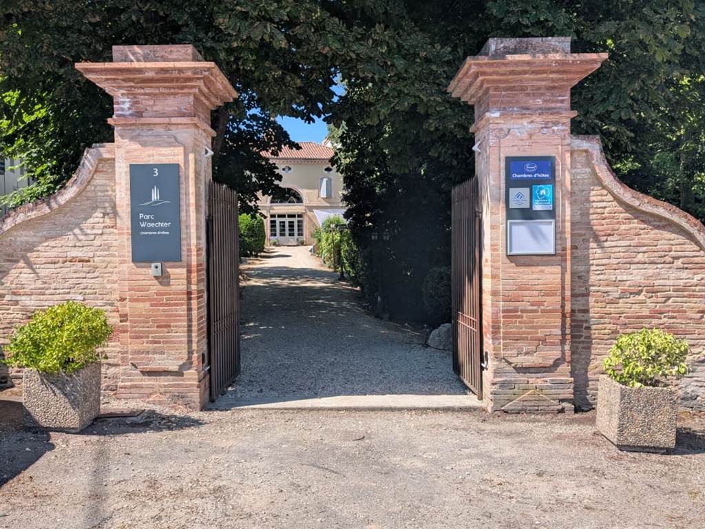 Nouvelle enseigne d'entrée
