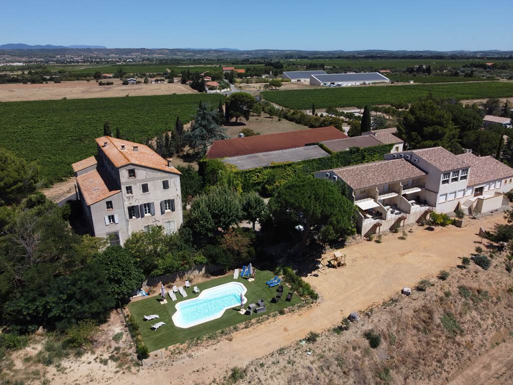 vue aérienne domaine Herbe Sainte propriété viticole Occitanie Sud deFrance