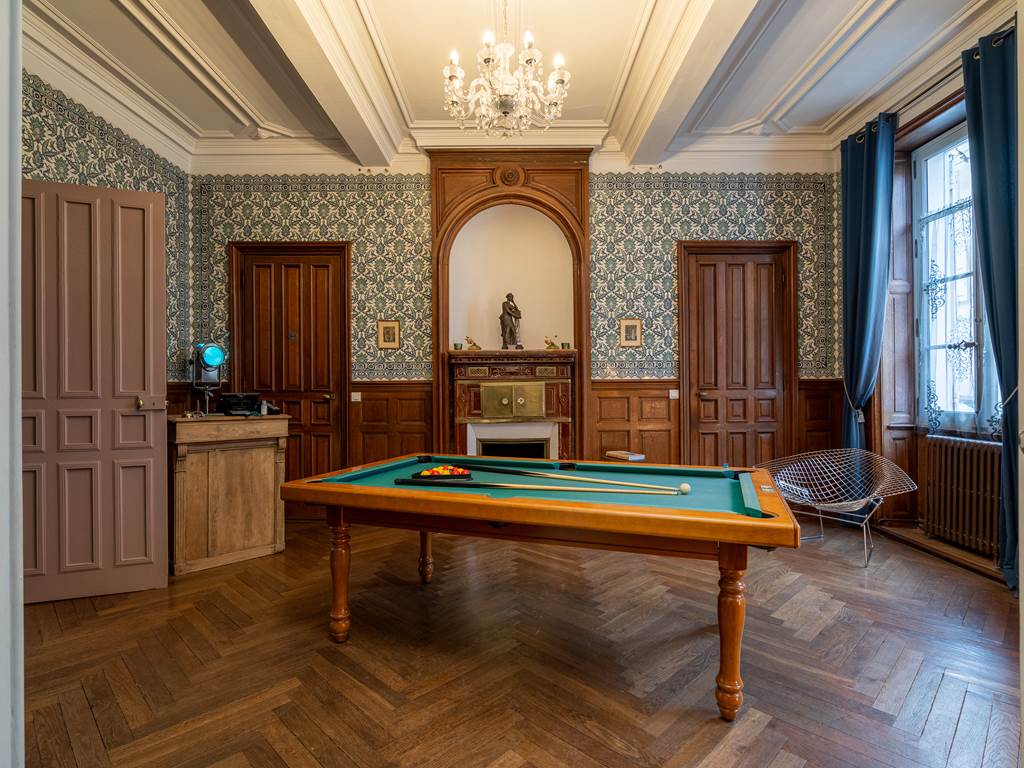 la salle bleue, son billiard et ses carreaux portugais uniques