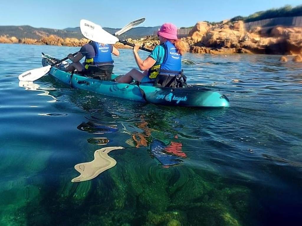Eau translucide Abbartello kayak Corse