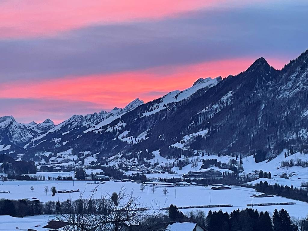 coucher-de-soleil-hiver-payage-neige-Gruyere-Suisse