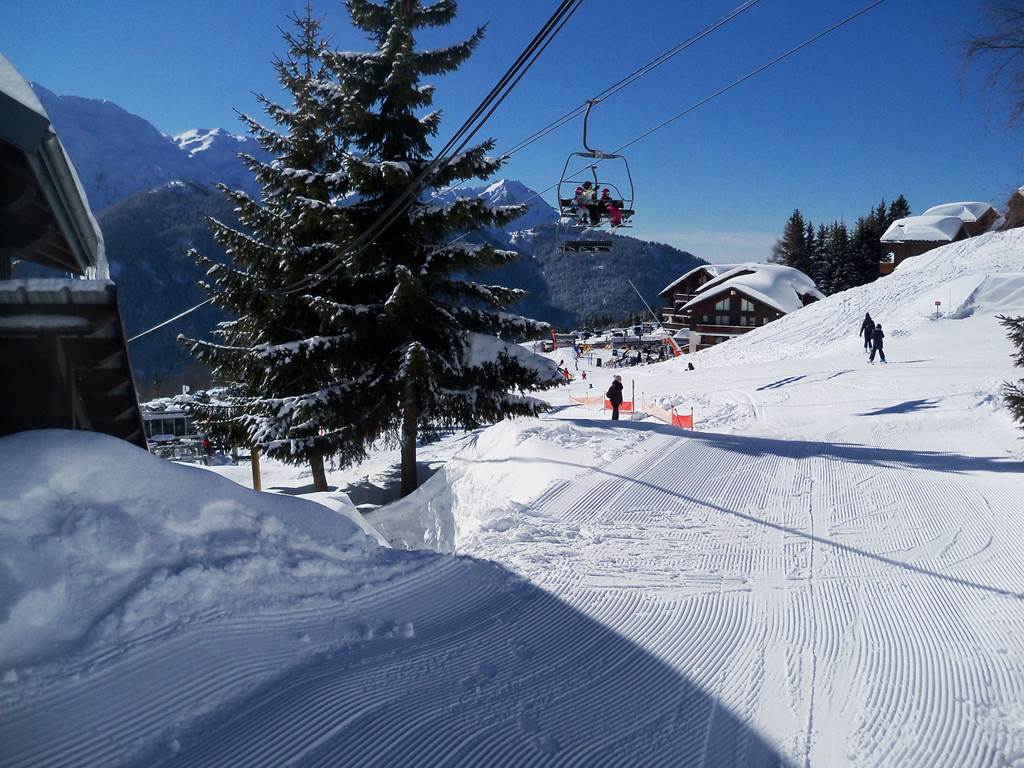 Sortie du chalet sur piste