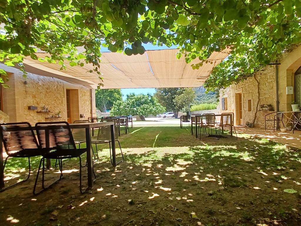 Cour interieure Domaine Saint Martin Côté Garrigue