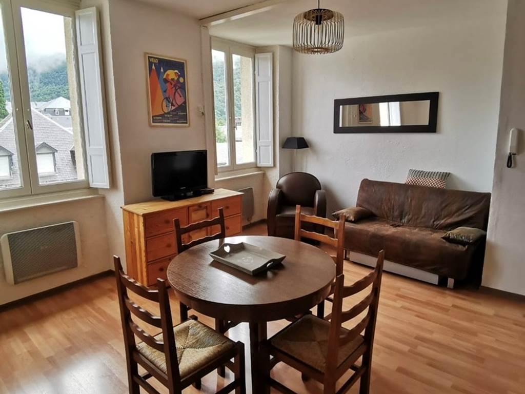 APPARTEMENT T2 CENTRE VILLE LUCHON