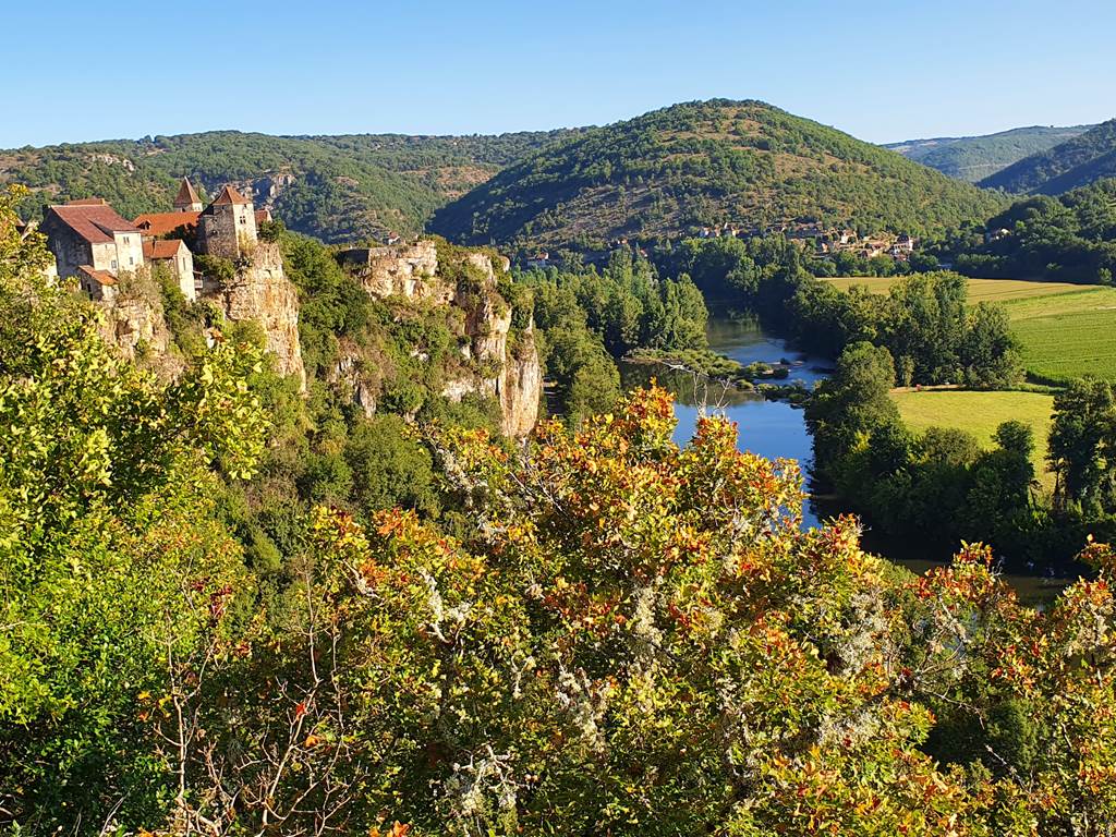 Point de vue sur le village de Calvignac depuis les jardins
