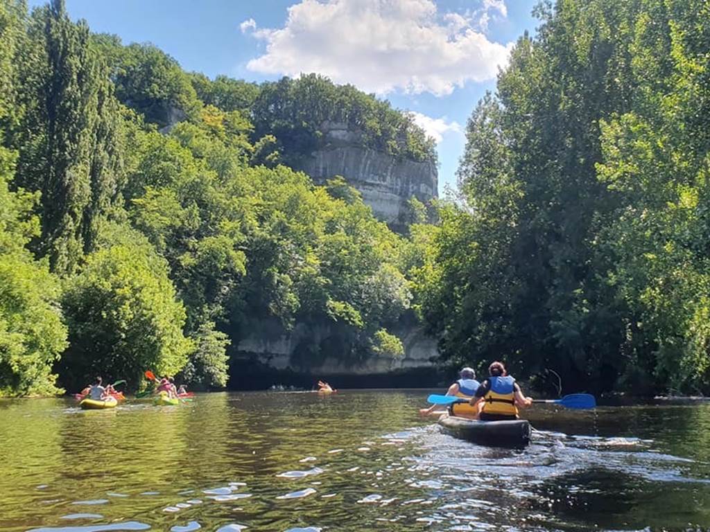 Quelque part sur la Vezere avec Canoë Family