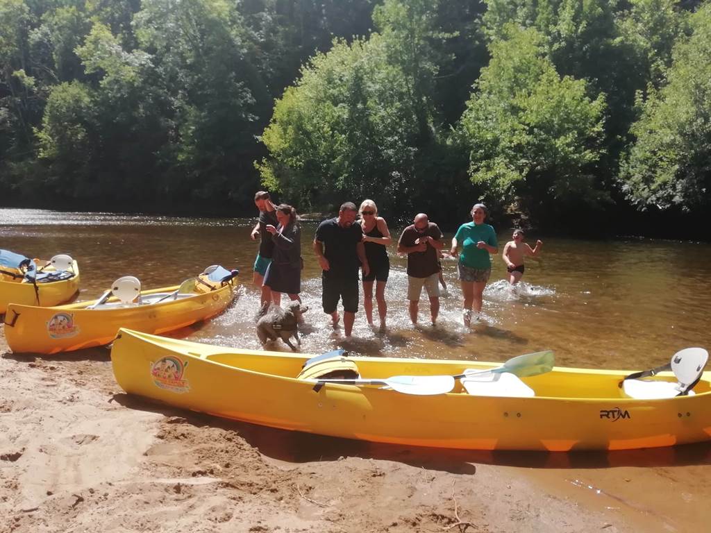 Descente en canoës avec dossier et pause baignade