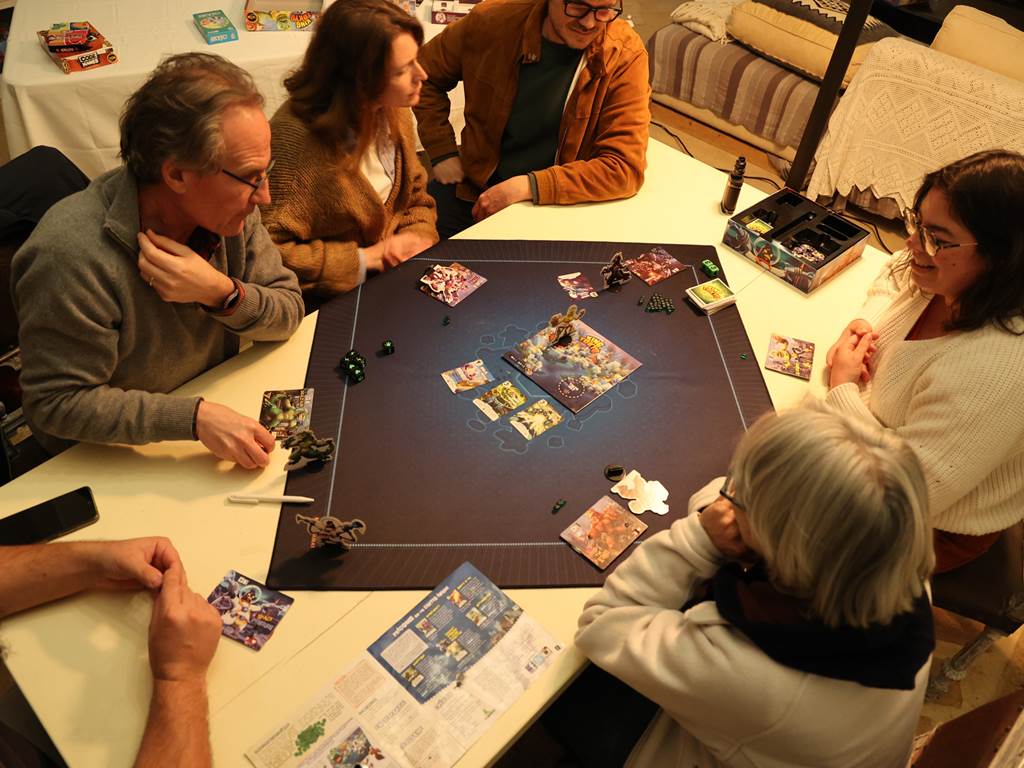 Déconnexion totale au Château Ludique : retrouvez le plaisir des jeux de société en famille ou entre amis lors de nos soirées thématiques dans le Lot.