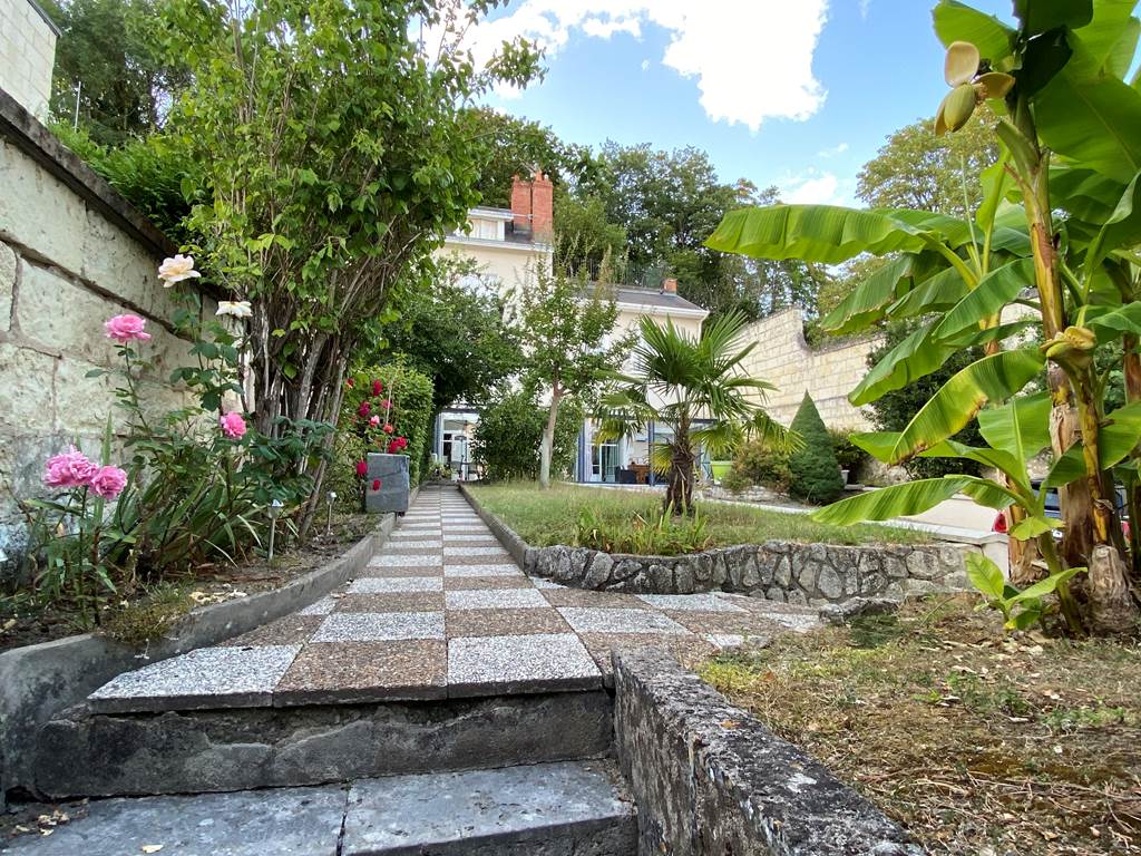 LES RIVES DU CHER. Entrée et allée de la maison