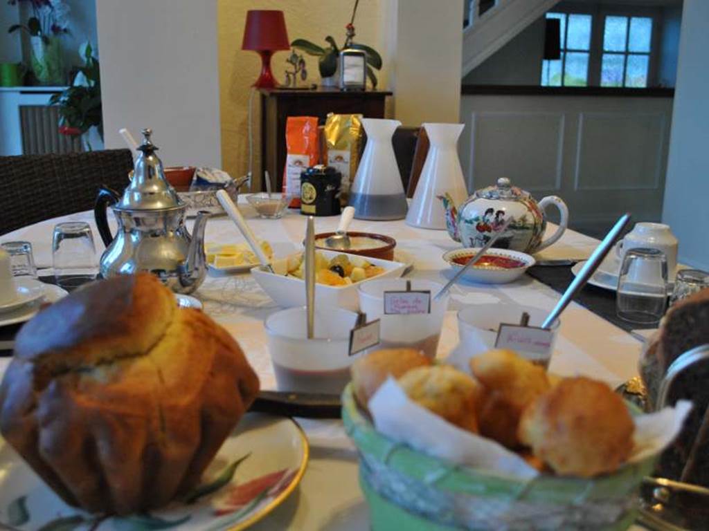 Petits dejeuners variés brioche maison