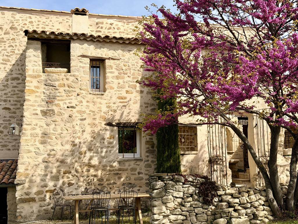 La maison d'hôtes au printemps