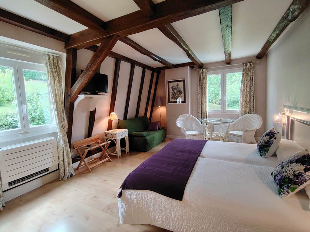 Villa Ric, chambres calmes à Saint-Céré proche des plus beaux villages et châteaux.