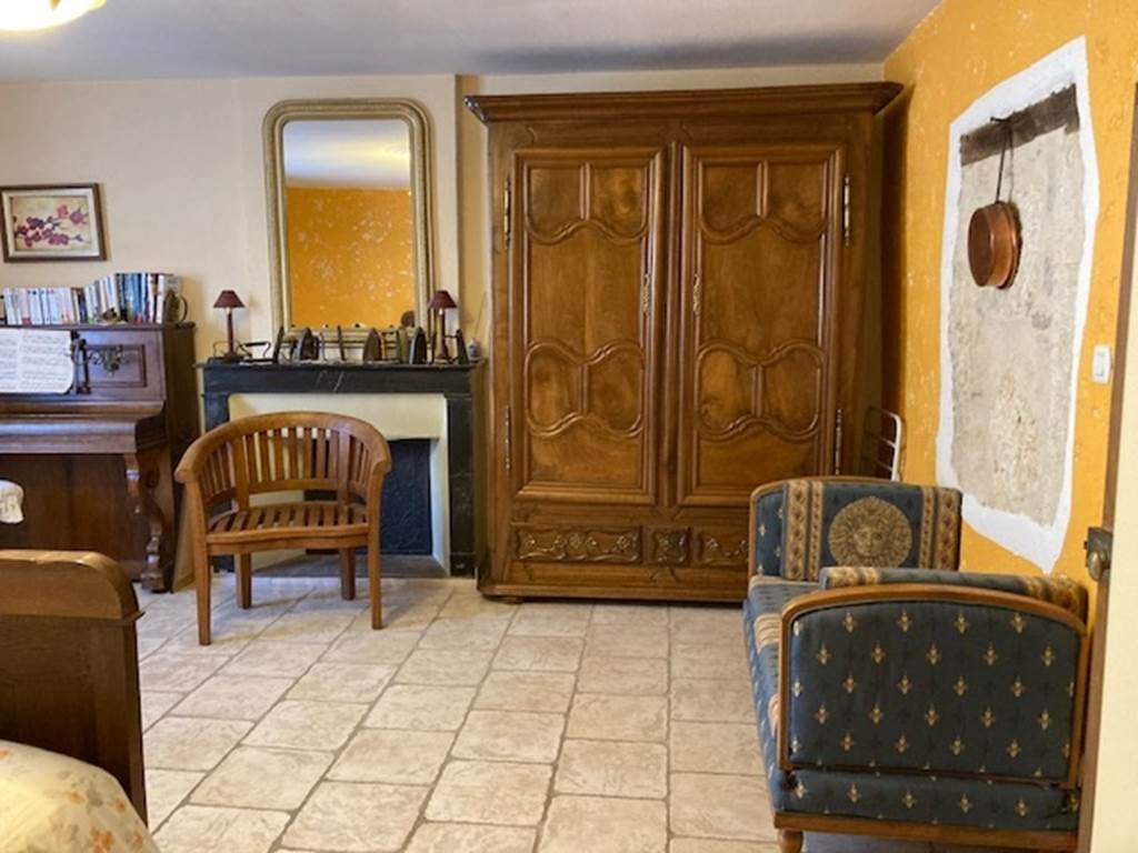 CHAMBRE DEVANT 2