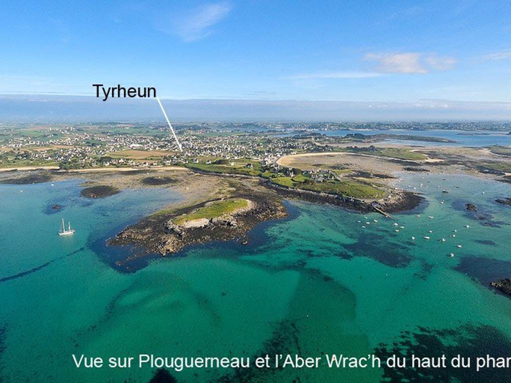 vue sur le quartier de  tyrheun et norzh, depuis le haut du phare de l'île vierge