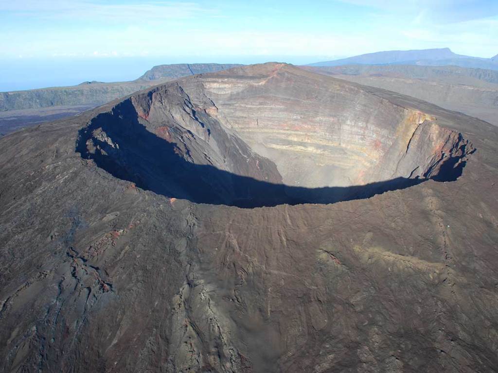sommet piton de la fournaise-reunion mer et montagne