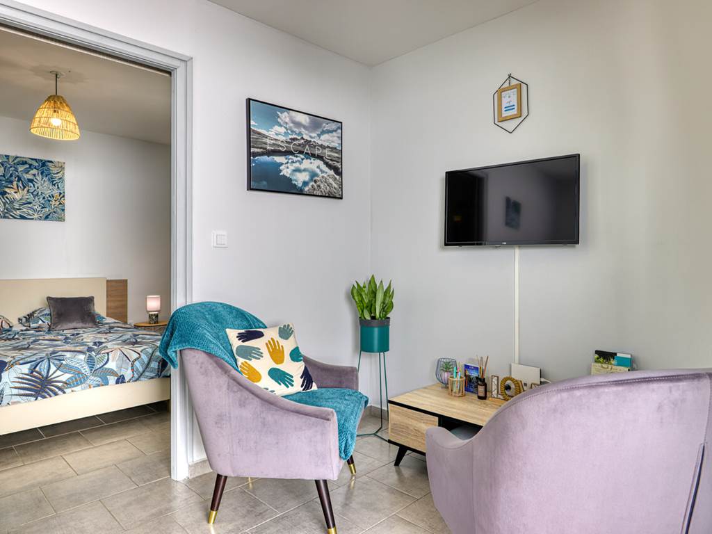 Salon lumineux à l’étage – Le Cocon d’Hell-Bourg