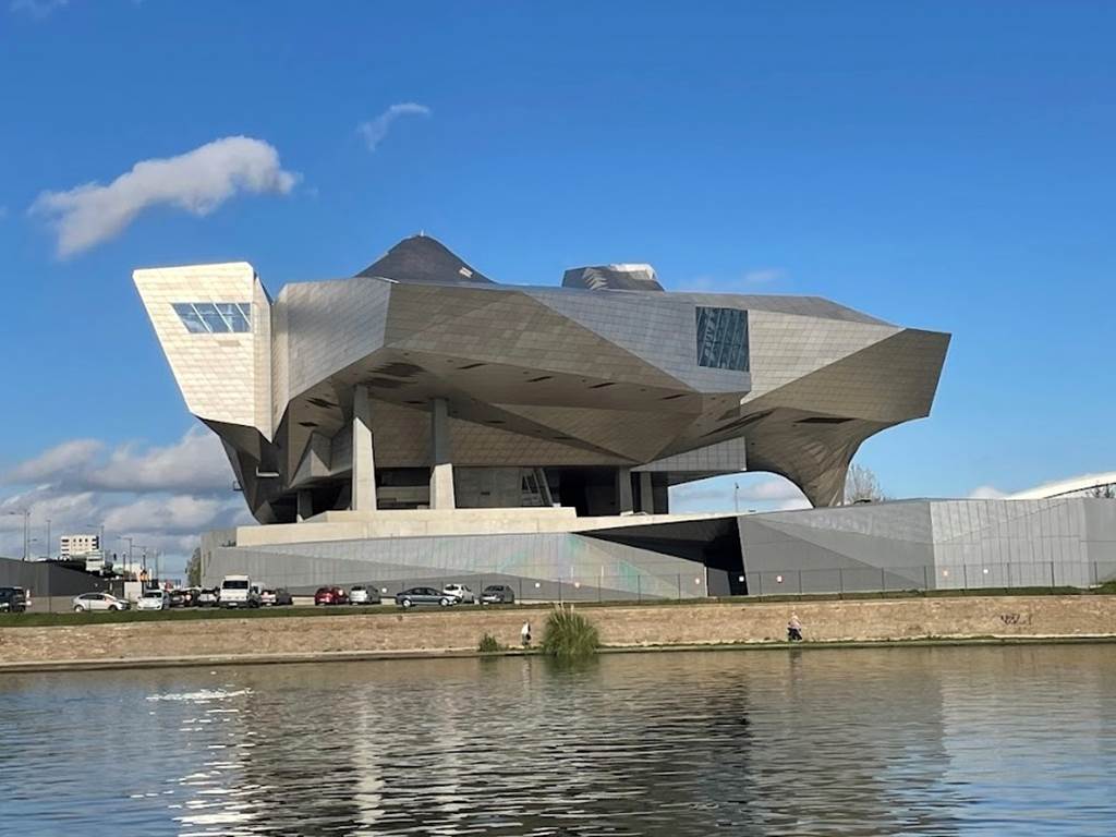 musee-des-confluences-lyon-tourisme-charly-region-lyon-auvergne-rhone-alpes