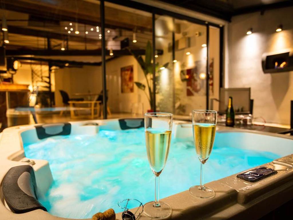 spa prive champagne soiree en amoureux mas de l'étoile Camargue