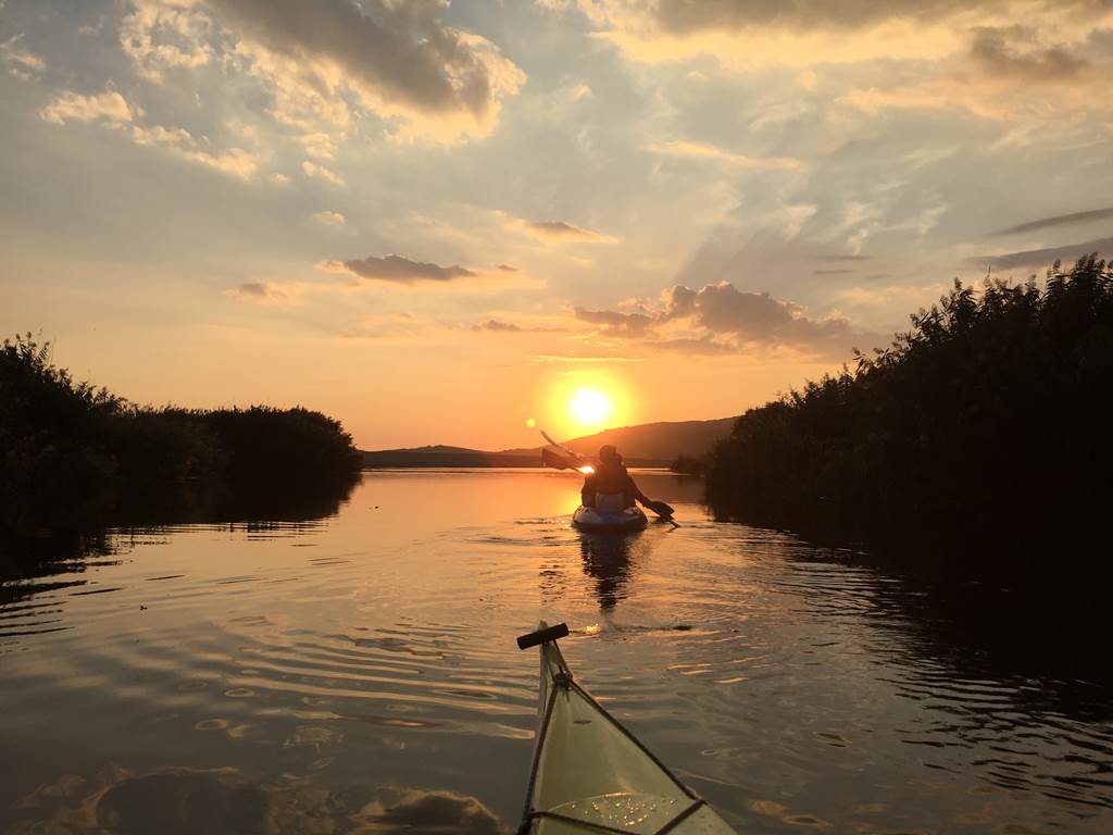 Abbartello kayak Corse, embouchure du Taravo au coucher du soleil
