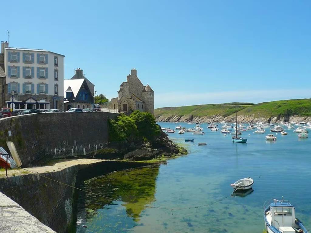 A 15 mn Le Port du Conquet offre un cadre breton de caractère parfait pour des escapades en famille