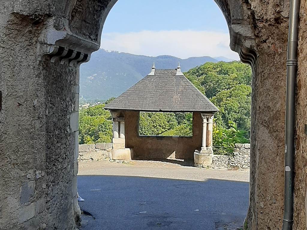 La porte Cabirole