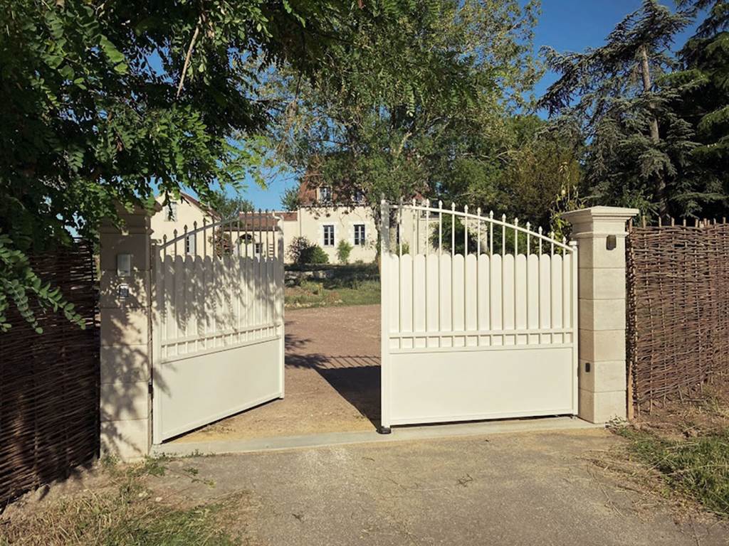 Maison-Chemin-Chambres-d-hotes-Amboise-portail