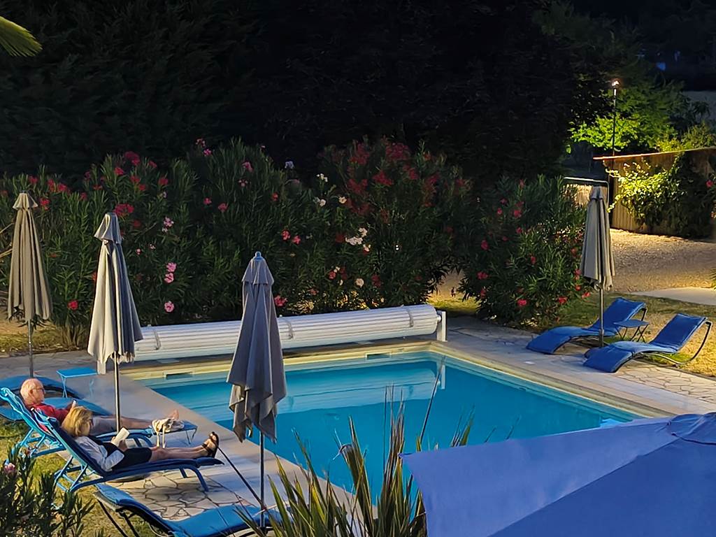 detente-transats-piscine-la-girouardiere-la-fleche