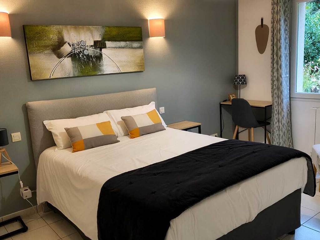 vacances-famille-chambre-hotes-avec-piscine.jpg
