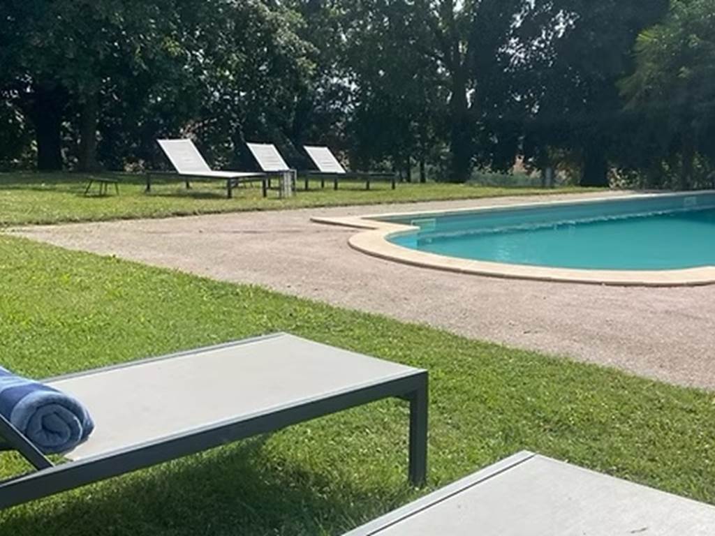 piscine-exterieure-manoir-du-bouyssou-cintegabelle