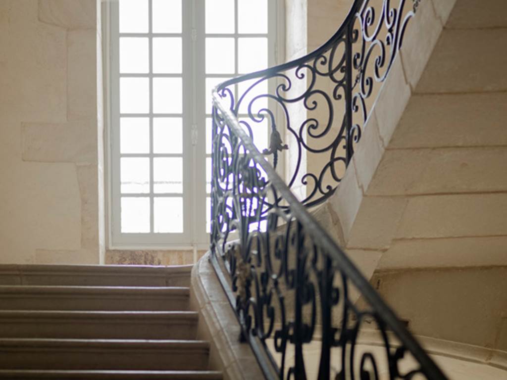 escalier-pierre-rambarde-fer-forge-hotel-particulier-bourgogne.jpg