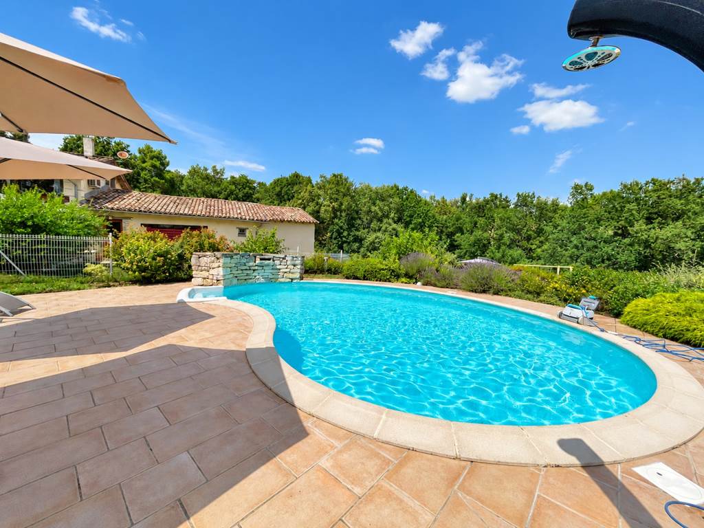 La piscine et sa plage