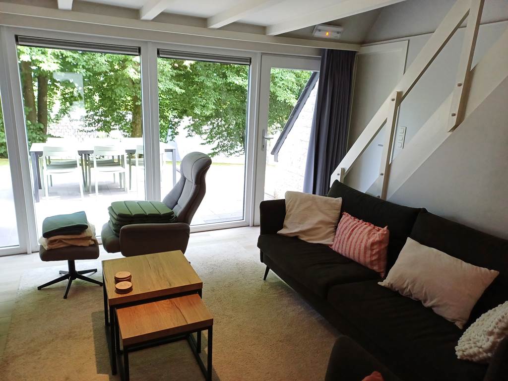 interieur met nieuwe terrasmeubels (1)