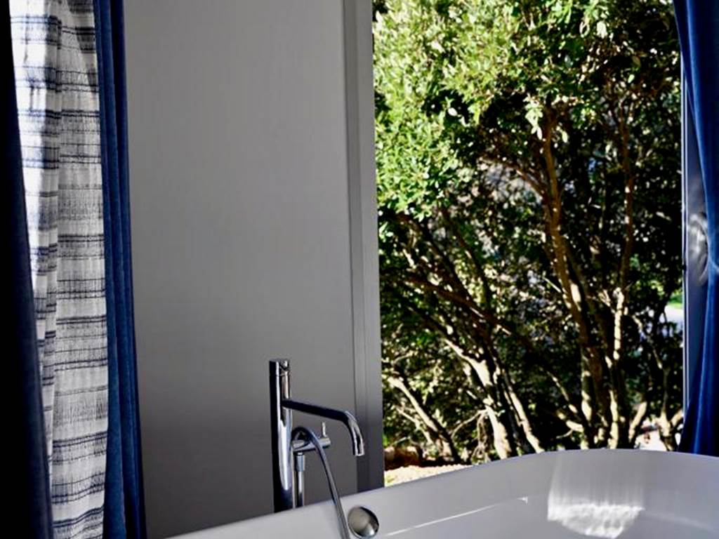 Chambre du  bas, avec vue mer, depuis la  baignoire aussi !