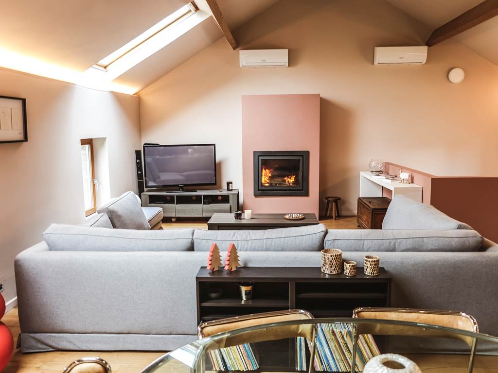 Gi^te Maud Neuprez. 10-25 BOOKING HD-85