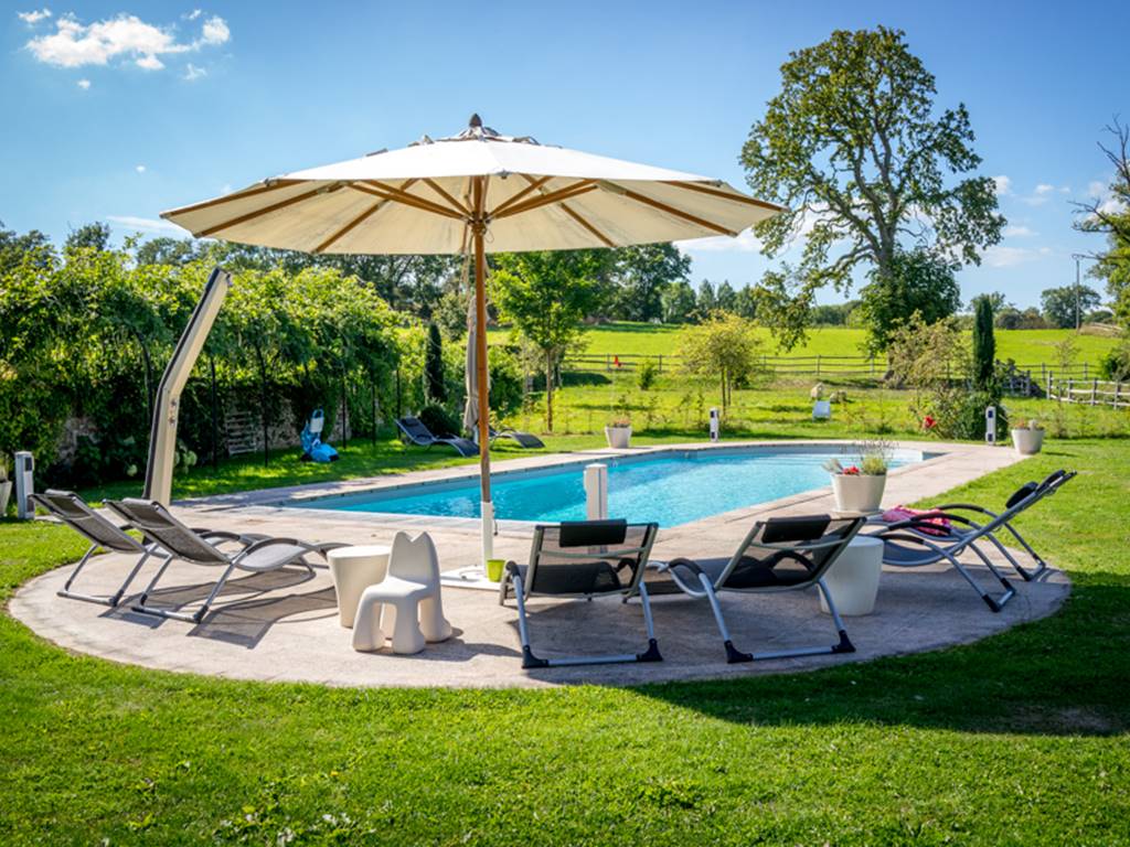piscine chauffée privée du Domaine de Louveraude