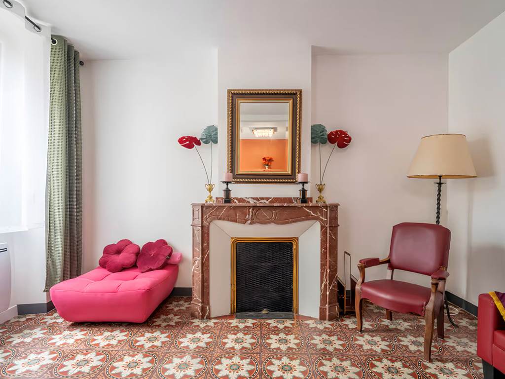 cheminee-salon-chaleureux-gite-parcours-cathare