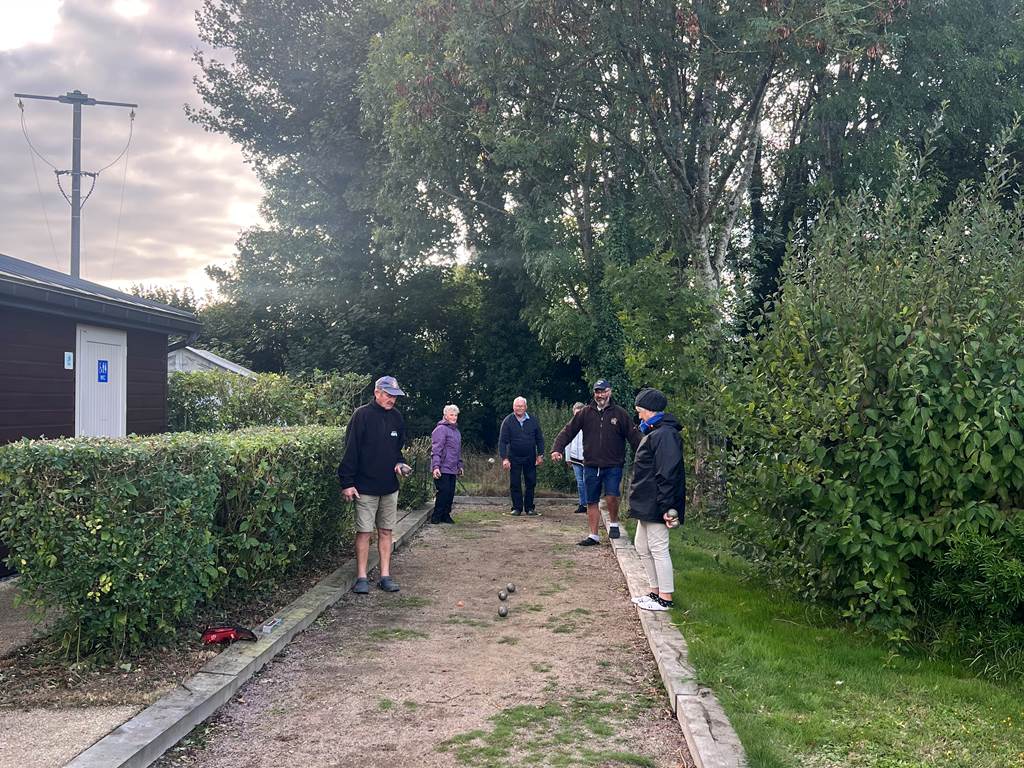 une partie de pétanque