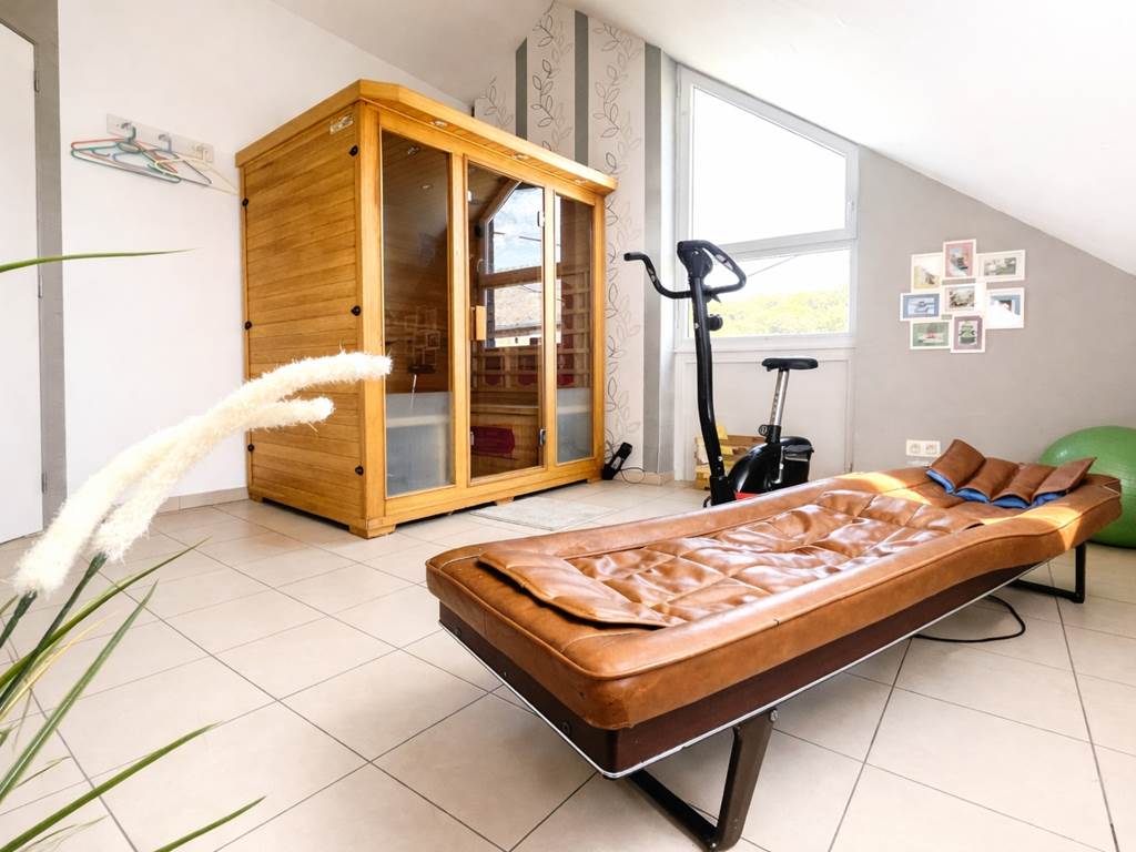 1f5ba538-a0d2-4be0-be46-7a8f134ac62d