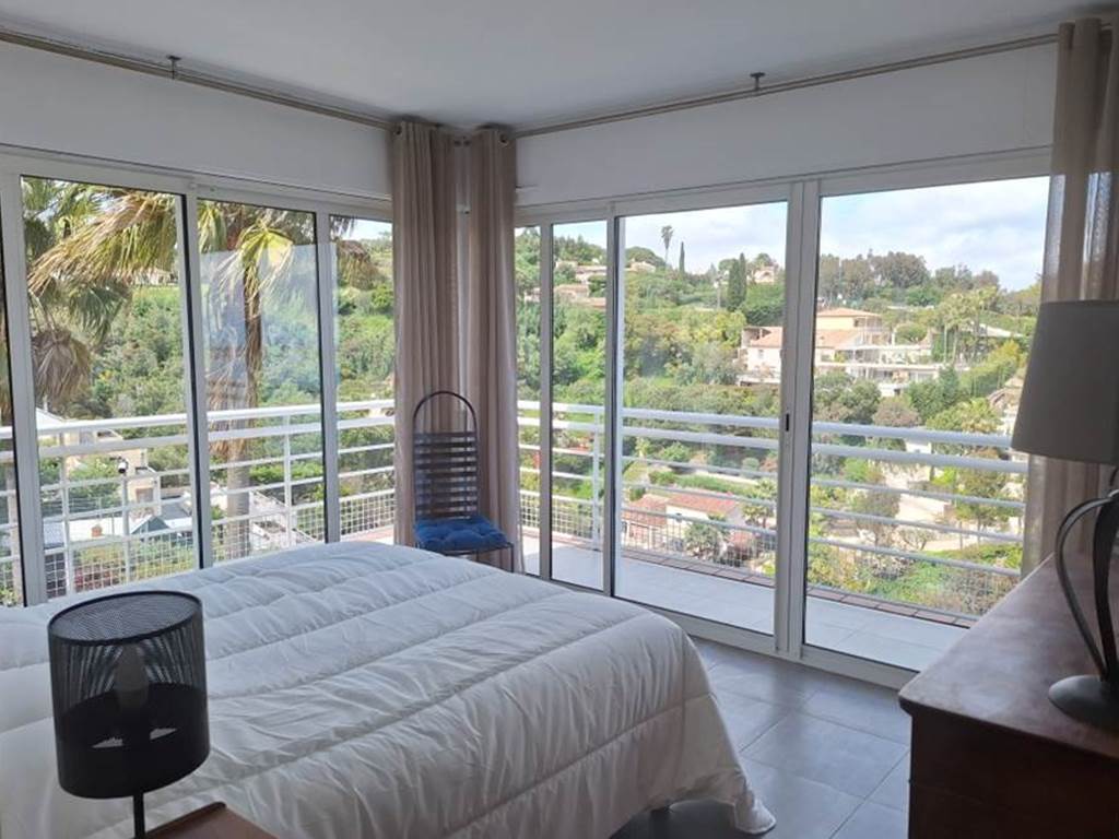 Chambre double vue jardin villa colline