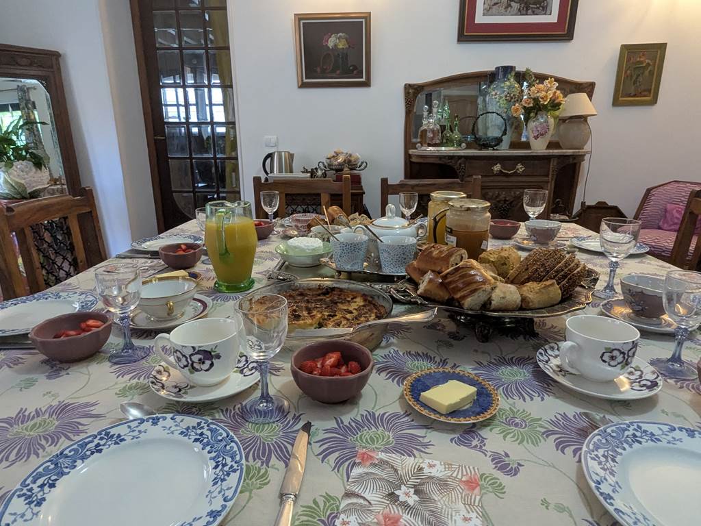 petit déjeuner dans la salle à manger ART NOUVEAU FRANCAIS de LOUIS CHAMBRY