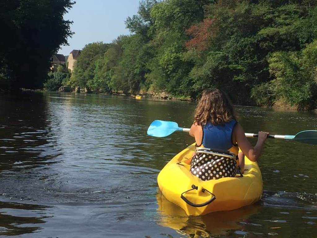 Kayak sur la vézère canoë family