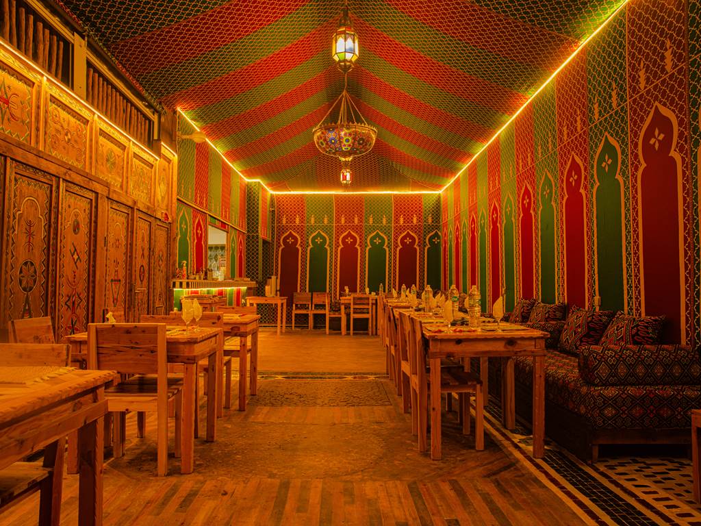 salle resto nuit