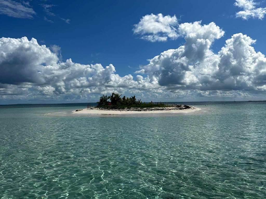 #vacances #week-end #experienceunique #voyage #activitetouristique #nature #sortiegwada #sortiepascher #sortieavis #sortiereservation #meilleursortiegwada #sortie2025 #gwada #repas #aperitif #plongee #plage #masque #tuba